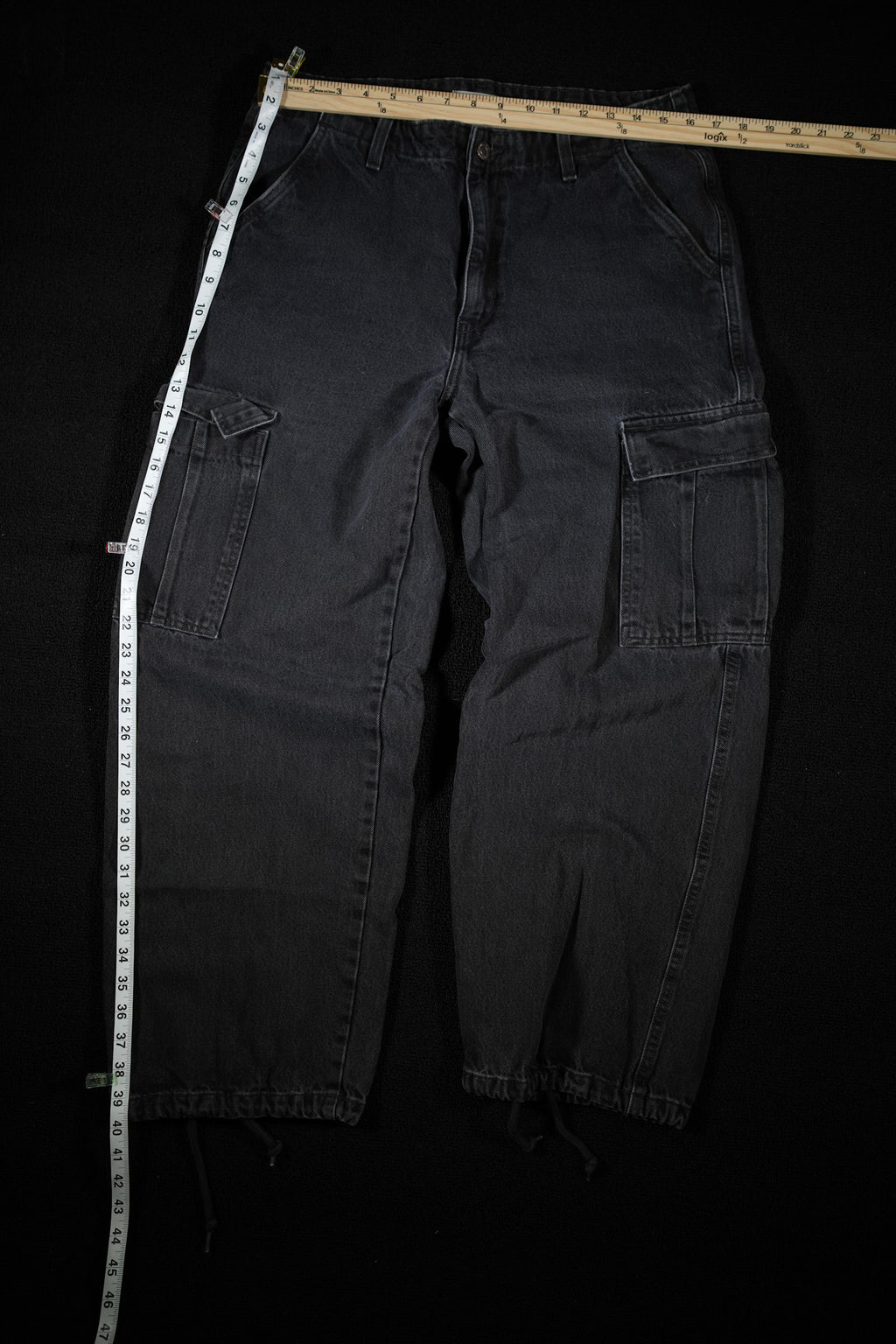Black Levi’s Baggy Cargos