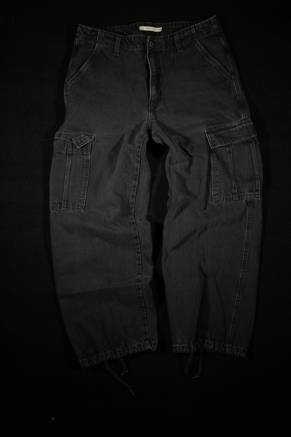 Black Levi’s Baggy Cargos
